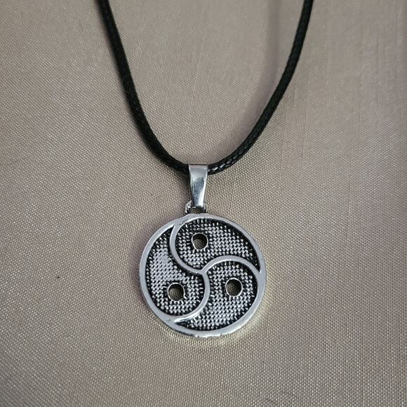 Women's triskelion pendant necklace silver tone bdsm kink lifestyle pendant - Picture 1 of 5